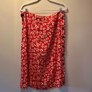 Red and cream ditsy floral Madewell 100% viscose skirt w buttons on sides. Sz 14